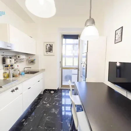 Reni 8 Tirabora Short Rent Apartment *