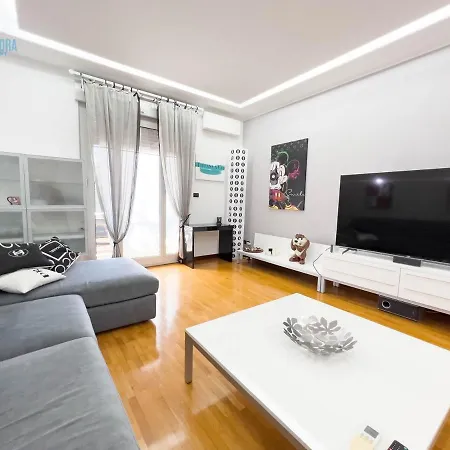 Reni 8 Tirabora Short Rent Trieste