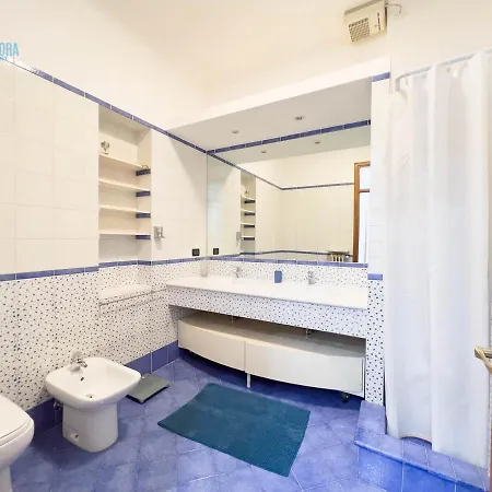 Reni 8 Tirabora Short Rent * Trieste