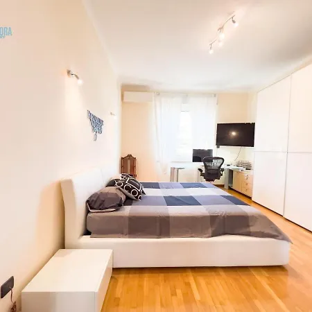 Reni 8 Tirabora Short Rent Apartment *