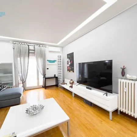 Reni 8 Tirabora Short Rent